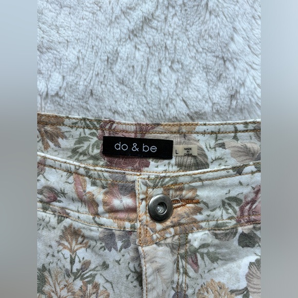 NWOT Do & Be Denim Floral Shorts - Picture 3 of 9